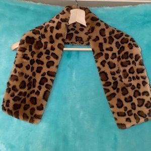 NWT New York & Company Leopard print faux fur pull through scarf. One size.